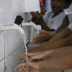 O MPRJ recomendou, por meio da Promotoria de Justiça de Tutela Coletiva de Defesa do Meio Ambiente de Niterói, que o município adote, com urgência, medidas administrativas e legislativas para corrigir o atual modelo de regulação, garantindo a conformidade com o Marco Legal do Saneamento e com as diretrizes da ANA.