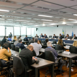 A Comissão de Tributação, da Assembleia Legislativa do Rio (Alerj) debateu, nesta quarta-feira (14), o impacto da falsificação e da sonegação fiscal na arrecadação do ICMS no setor de bebidas. A comissão discutiu a necessidade de implantação de novos modelos de fiscalização, incluindo o uso de inteligência artificial.