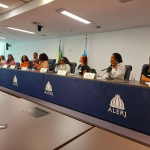 A audiência pública da Comissão de Defesa dos Direitos das Mulheres da Alerj, presidida pela deputada Renata Souza (PSOL), realizada na manhã desta terça-feira (20), colocou a Secretaria Estadual de Trabalho e Renda na berlinda. A reunião questionou o motivo da pasta não ter usado nenhuma fatia do orçamento de 2024 — cerca de R$ 1,2 milhão, segundo levantamento de Renata — para o desenvolvimento de políticas de geração de emprego e renda para mulheres.