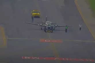 Avião derrapa na pista do Santos Dumont e voos ficam suspensos por 25 minutos