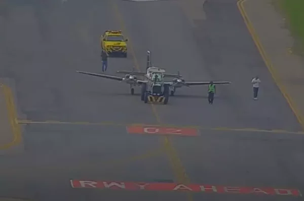 Avião derrapa na pista do Santos Dumont e voos ficam suspensos por 25 minutos