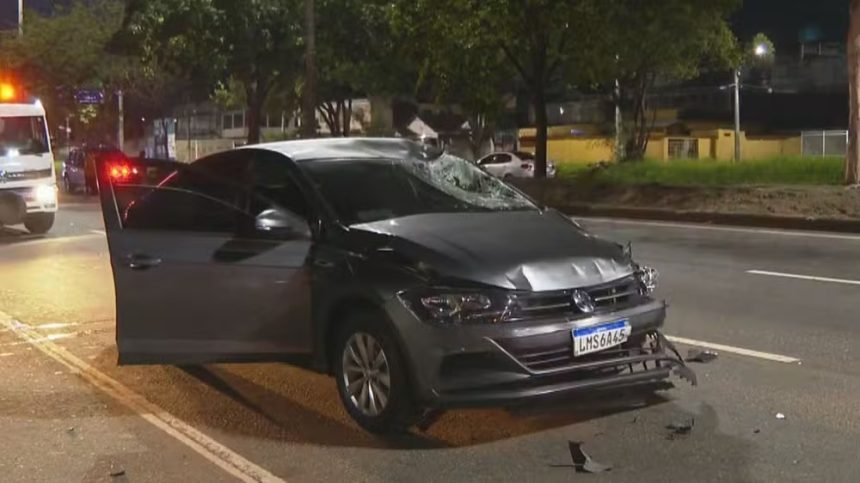 Acidente deixa duas pessoas mortas na Avenida Brasil