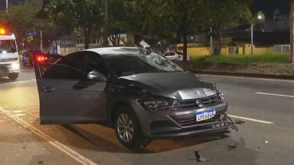 Acidente deixa duas pessoas mortas na Avenida Brasil
