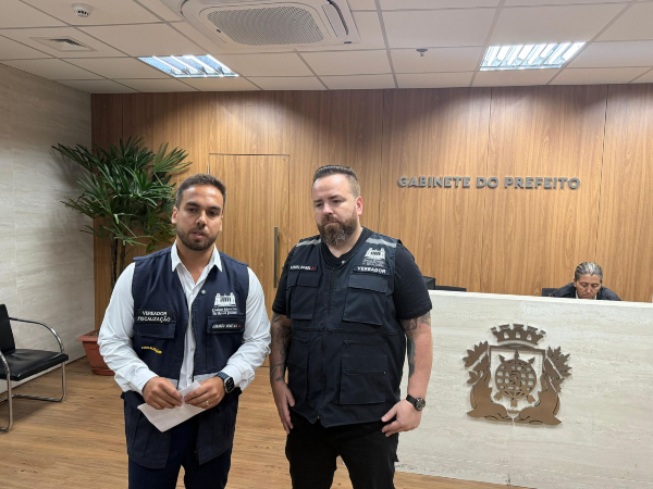 O presidente da Comissão de Prevenção às Drogas da Câmara do Rio, vereador Fernando Armelau (PL), e o vice-presidente, Leniel Borel (PP), realizaram na última quinta-feira (15) uma fiscalização no gabinete da prefeitura para apurar denúncias relacionadas ao funcionamento do Conselho Municipal de Política e Atenção às Drogas (Comad).
