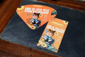 A Câmara Municipal do Rio abriu, nesta segunda-feira (6), o Maio Laranja, mês nacional de combate ao abuso e à exploração sexual de crianças e adolescentes. A solenidade também homenageou a senadora Damares Alves (PL - DF), que recebeu a Medalha Chiquinha Gonzaga, por sua trajetória em defesa dos direitos humanos e proteção à infância.