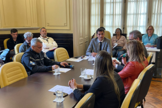 A Comissão especial da Câmara de Vereadores do Rio se reuniu com representantes das polícias Civil e Militar na manhã desta segunda-feira (12), para discutir o projeto de lei que quer regulamentar as plataformas de aluguel por temporada — como o Airbnb. Na pauta, um dos maiores argumentos dos defensores do projeto: a questão da segurança.