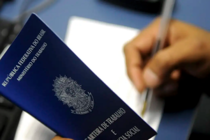 A Casa do Trabalhador tem como objetivo implementar políticas de trabalho, emprego e geração de renda, além de estimular a formação e qualificação dos meritienses. O espaço promoverá ações de apoio ao cidadão para contribuir com sua inserção, reinserção e manutenção no mercado de trabalho, fomentando o empreendedorismo, a economia criativa e a economia solidária.