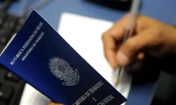 A Casa do Trabalhador tem como objetivo implementar políticas de trabalho, emprego e geração de renda, além de estimular a formação e qualificação dos meritienses. O espaço promoverá ações de apoio ao cidadão para contribuir com sua inserção, reinserção e manutenção no mercado de trabalho, fomentando o empreendedorismo, a economia criativa e a economia solidária.