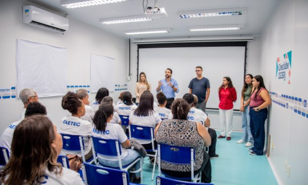 A Fundação Cecierj, vinculada da Secretaria de Ciência, Tecnologia e Inovação, abriu inscrição para mais um período letivo do Programa de Formação Continuada de Professores, que vai contar com 21 novas disciplinas. São sete mil vagas para professores da educação básica que atuam nos ensinos fundamental II e médio. As inscrições são gratuitas e devem ser realizadas até 25 de maio no site.