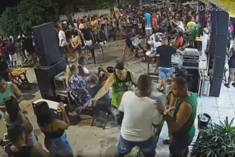 Um vídeo registrou o momento em que Jorge Mauro Ruas de Paiva, de 51 anos, foi executado durante um pagode em um bar em Nova Iguaçu, na Baixada Fluminense, na madrugada de sábado (10). O crime aconteceu diante de dezenas de pessoas que se divertiam no evento.