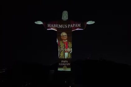 Cristo Redentor recebe projeção em homenagem ao papa Leão XIV
