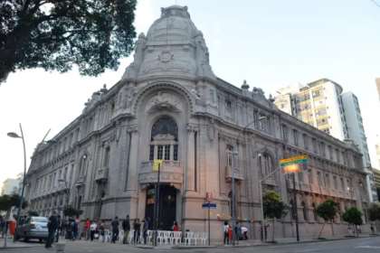 O Ministério Público Federal (MPF) recomendou que o imóvel do antigo Departamento de Ordem Política e Social (Dops), na Rua da Relação, nº 38/40, no Centro, deve ser destinado à criação de um centro de memória em defesa dos direitos humanos e dos grupos sociais vítimas da violência de Estado cometida naquele local.