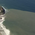 A secretária de Meio Ambiente e Clima do Rio, Tainá de Paula, anunciou em suas redes sociais que a Iguá, concessionária de tratamento de esgoto da região e apontada como a responsável pela mancha escura que tingiu parte do mar da Barra da Tijuca nos últimos dias, foi multada em mais de R$ 5 milhões de reais nesta semana.