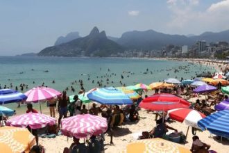 Prefeitura é intimada a entregar documentos sobre a instalação de decks na orla