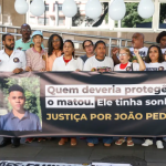 O presidente da 6ª Câmara Criminal do Tribunal de Justiça do Estado do Rio de Janeiro, desembargador Luiz Noronha Dantas, suspendeu, nesta terça-feira (20), o julgamento da apelação apresentada pelo Ministério Público e pelo assistente de acusação — Neilton da Costa Pinto —, representado pela Defensoria Pública, no caso João Pedro.