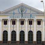 O Tribunal Superior Eleitoral (TSE) manteve, em decisão definitiva, o indeferimento do registro de candidatura de Carlos Alberto de Macêdo, acusado de ser o mandante do homicídio de outro vereador em Niterói. De acordo com as investigações, o crime teria sido motivado pela possibilidade de Macêdo assumir a vaga da vítima na Câmara Municipal.