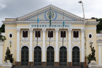 O Tribunal Superior Eleitoral (TSE) manteve, em decisão definitiva, o indeferimento do registro de candidatura de Carlos Alberto de Macêdo, acusado de ser o mandante do homicídio de outro vereador em Niterói. De acordo com as investigações, o crime teria sido motivado pela possibilidade de Macêdo assumir a vaga da vítima na Câmara Municipal.