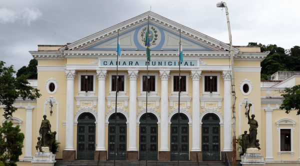 O Tribunal Superior Eleitoral (TSE) manteve, em decisão definitiva, o indeferimento do registro de candidatura de Carlos Alberto de Macêdo, acusado de ser o mandante do homicídio de outro vereador em Niterói. De acordo com as investigações, o crime teria sido motivado pela possibilidade de Macêdo assumir a vaga da vítima na Câmara Municipal.