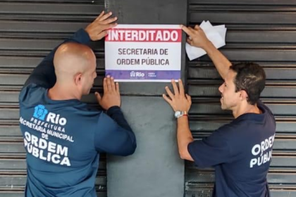 O Ponto Chic, a "Arnaldo Quintela da Zona Oeste", foi alvo da Secretaria Municipal de Ordem Pública (Seop) neste fim de semana (de sexta-feira, dia 9, a domingo, dia 11). A região boêmia de Padre Miguel recebeu ações de ordenamento e desobstrução de áreas públicas, em operação semelhante às que vem sendo feitas em Botafogo.