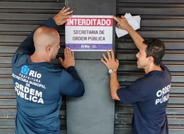 O Ponto Chic, a "Arnaldo Quintela da Zona Oeste", foi alvo da Secretaria Municipal de Ordem Pública (Seop) neste fim de semana (de sexta-feira, dia 9, a domingo, dia 11). A região boêmia de Padre Miguel recebeu ações de ordenamento e desobstrução de áreas públicas, em operação semelhante às que vem sendo feitas em Botafogo.