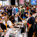 A 27º Feira de Vinil do Rio de Janeiro fará sua primeira edição do ano no próximo dia 18 de maio, domingo, no Instituto de Arquitetos do Brasil, no Catete. Desta vez, o evento irá homenagear o compositor Jards Macalé, que irá prestigiar o evento e receber, em mãos, o Troféu Ivan Miguel Conti — uma homenagem que leva o nome do saudoso baterista "Mamão", do grupo Azymuth.