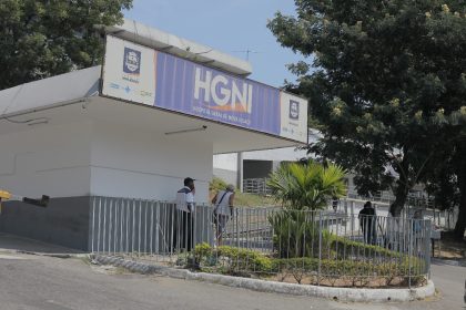 Criança de 6 anos morre atropelada por ônibus em Nova Iguaçu; mãe fica em estado grave