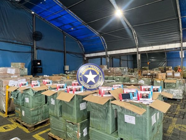 Receita Federal apreende R$ 10 milhões em produtos falsos no Porto do Rio