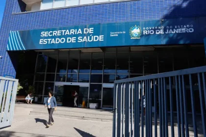 Milagre da multiplicação transforma um chefe em 12 subordinados na Saúde estadual