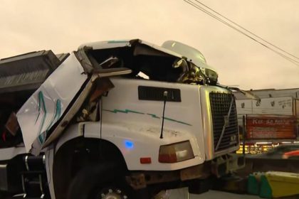 Acidente na Dutra deixa um morto e interdita trecho em Nova Iguaçu