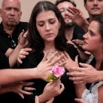 Amor, flores e Pix: Sala Cecília Meireles rece ópera La Triviata