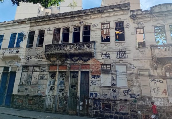 A Praça da Cruz Vermelha e o Centro do Rio que pede socorro