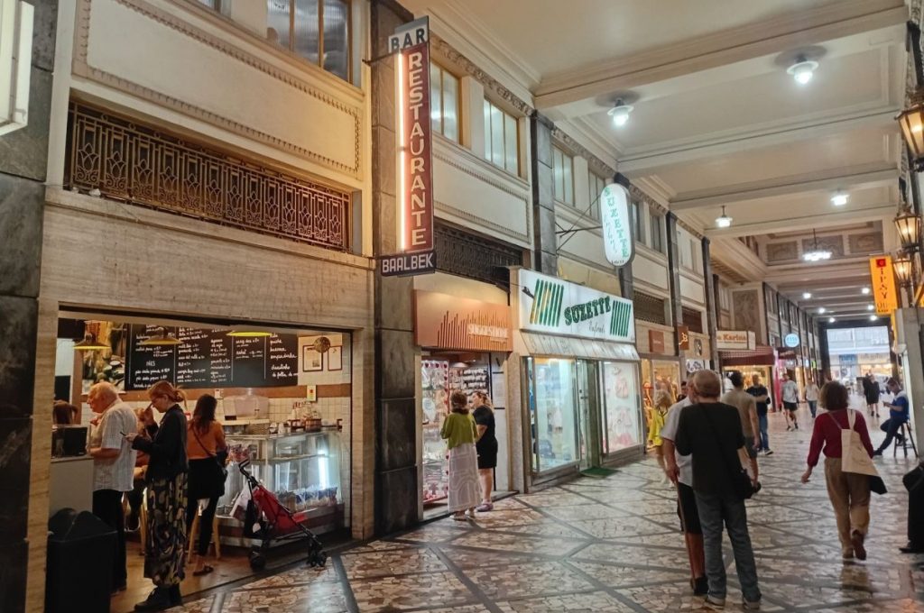 Copacabana nos tempos em que cinema era a maior diversão 64 Copacabana nos tempos em que cinema era a maior diversão
