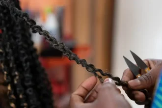 Dia da Pessoa Trancista celebra resistência, ancestralidade e empreendedorismo negro no Rio
