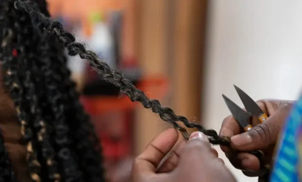 Dia da Pessoa Trancista celebra resistência, ancestralidade e empreendedorismo negro no Rio
