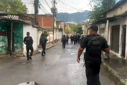 Polícia prende dez suspeitos em operação contra o Comando Vermelho na Zona Oeste