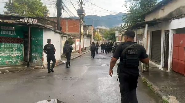Polícia prende dez suspeitos em operação contra o Comando Vermelho na Zona Oeste