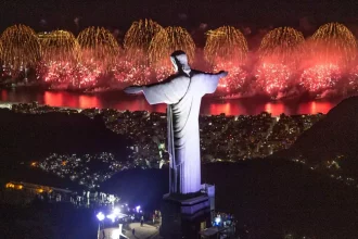 Castro sanciona lei que declara Jesus Cristo guardião do Estado do Rio