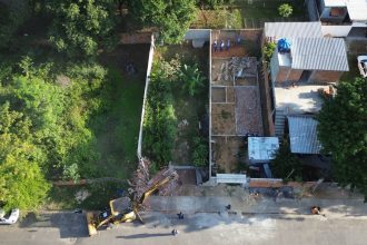 Seop realiza a demolição de nove construções irregulares em Guaratiba