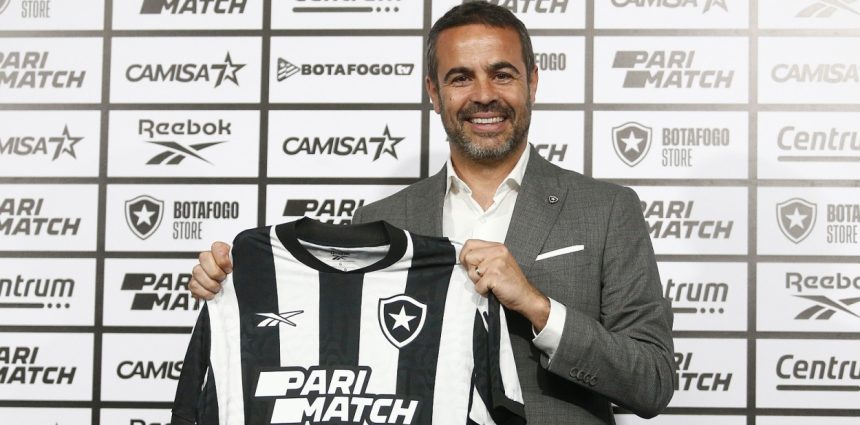 Campeão brasileiro e da Libertadores, ex-técnico do Botafogo vai ganhar mais uma medalha: a Tiradentes
