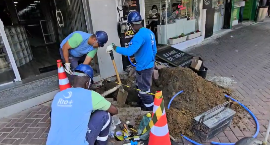 Quatro são presos durante ação contra furtos de água em Itaguaí