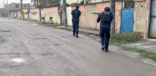 PM faz operação para prender suspeitos de matar policial na Baixada