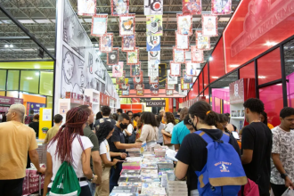 Bienal do Livro bate recorde de público e esgota ingressos no segundo dia