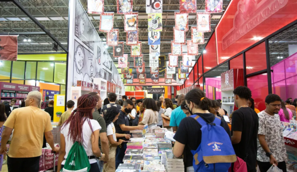 Bienal do Livro bate recorde de público e esgota ingressos no segundo dia