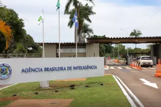 PF indicia Jair Bolsonaro, Carlos e Ramagem no inquérito da “Abin Paralela”