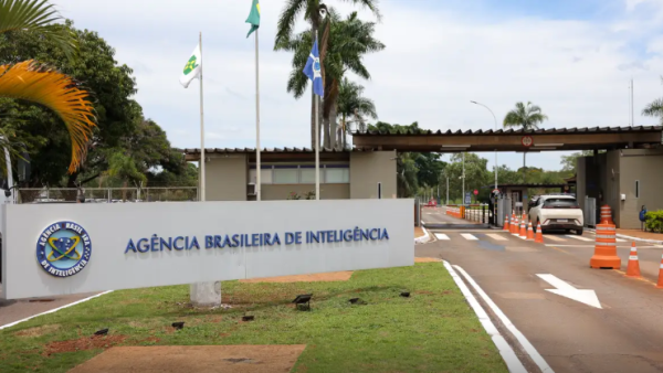 PF indicia Jair Bolsonaro, Carlos e Ramagem no inquérito da “Abin Paralela”