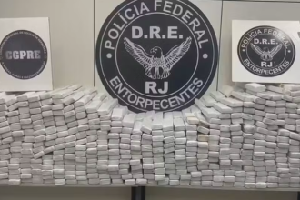 Polícia apreende 910 kg de maconha em caminhão na Dutra; três são presos
