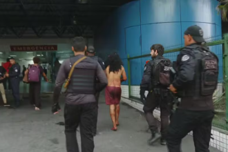 Maior ladrão de bancos do Rio é preso durante operação da polícia no Complexo do Lins