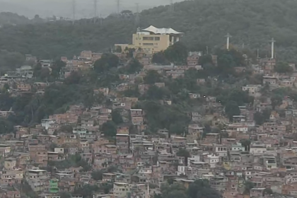 Polícia faz operação contra controle do Comando Vermelho sobre internet em favelas do Rio