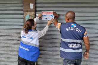 Estabelecimento de Niterói é interditado com mais de uma tonelada de produtos impróprios