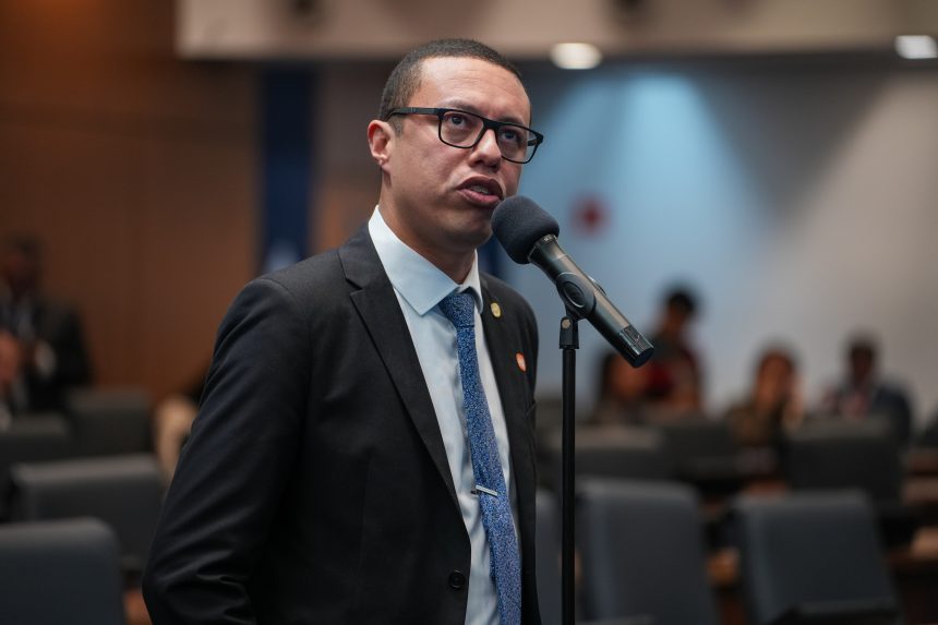 Deputado chama MST de terrorista e tensiona debate na Alerj